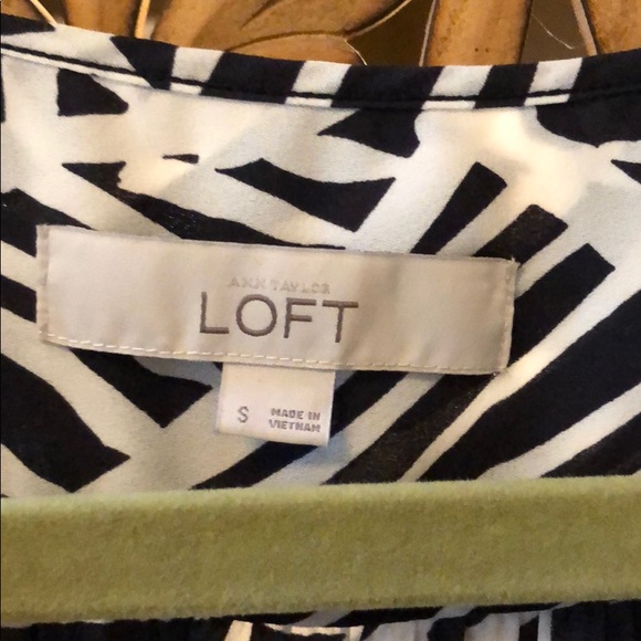 💚 LOFT navy white sleeveless blouse small - Picture 2 of 5